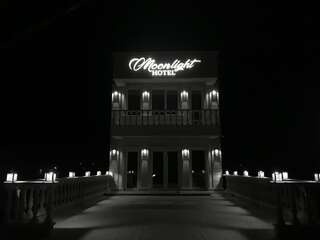 Отель Moonlight Hotel Кишинёв-0