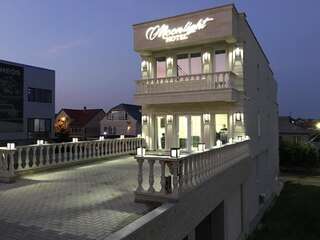 Отель Moonlight Hotel Кишинёв-1